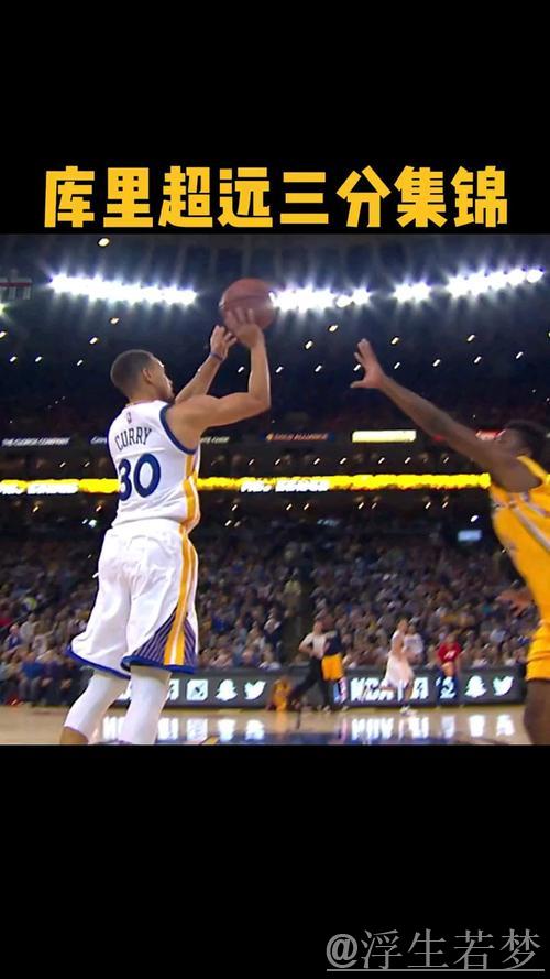 赛前库里于球员通道投中超远三分 赛前库里于球员通道投中超远三分