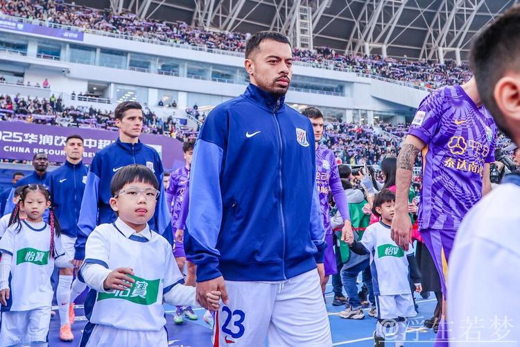 申花与王牌归化国脚僵持不下,双方立场坚定或致离队 申花与王牌归化国脚僵持不下,双方立场坚定或致离队